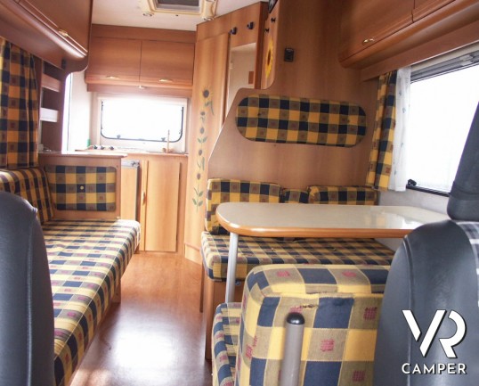 Elnagh Marlin 59: autocaravan usato 5 posti letto, con divano fronte dinette e cucina e bagno in coda