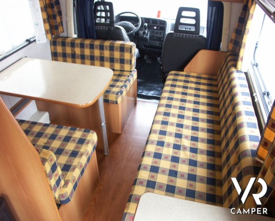 Elnagh Marlin 59: autocaravan usato 5 posti letto, con divano fronte dinette e cucina e bagno in coda