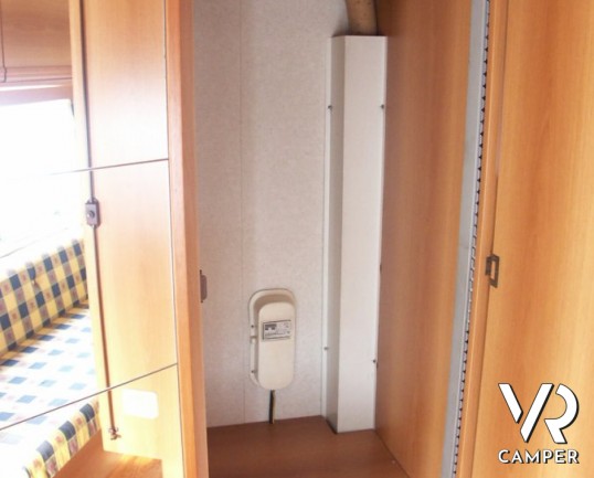 Elnagh Marlin 59: autocaravan usato 5 posti letto, con divano fronte dinette e cucina e bagno in coda