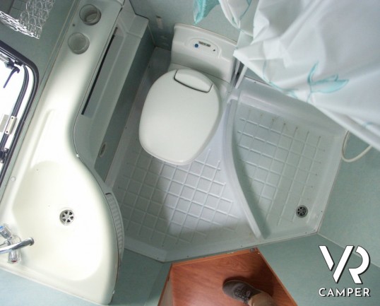 Elnagh Marlin 59: autocaravan usato 5 posti letto, con divano fronte dinette e cucina e bagno in coda