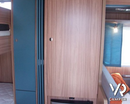Hymer Eriba Exciting 505: caravan nuova con 6 posti letto, dinette centrale, letto alla francese, frigorifero grande, letti a castello