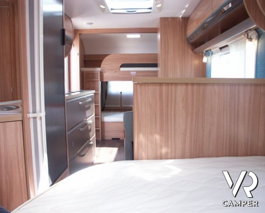 Hymer Eriba Exciting 505: caravan nuova con 6 posti letto, dinette centrale, letto alla francese, frigorifero grande, letti a castello