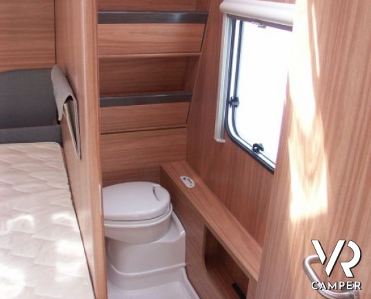 Hymer Eriba Exciting 505: caravan nuova con 6 posti letto, dinette centrale, letto alla francese, frigorifero grande, letti a castello