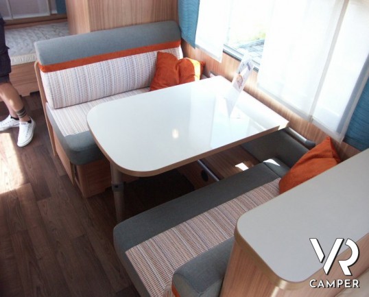 Hymer Eriba Exciting 505: caravan nuova con 6 posti letto, dinette centrale, letto alla francese, frigorifero grande, letti a castello