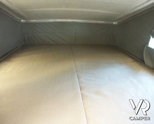 Eriba Feeling 425: caravan nuova a Torino ribassata su telaio AL-KO ribassato, letto sul tetto a soffietto, 5 posti.