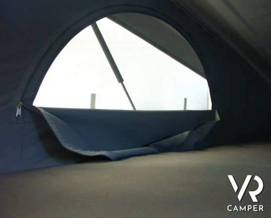 Eriba Feeling 425: caravan nuova a Torino ribassata su telaio AL-KO ribassato, letto sul tetto a soffietto, 5 posti.