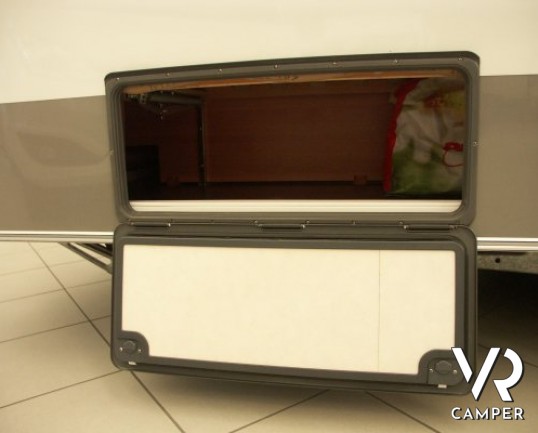 Eriba Feeling 430: caravan usata a Torino, introvabile sul mercato con il tetto rialzabile e solo 1.100 kg di peso a pieno carico.