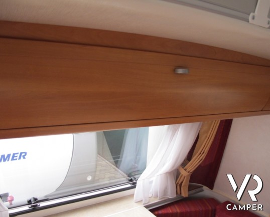 Eriba Touring Puck 120 GT: caravan compatta con solo 650 kg di peso, trainabile con qualsiasi autovettura.