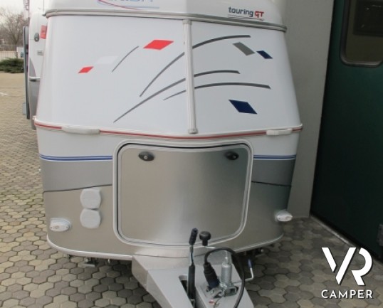 Eriba Touring Puck 120 GT: caravan compatta con solo 650 kg di peso, trainabile con qualsiasi autovettura.