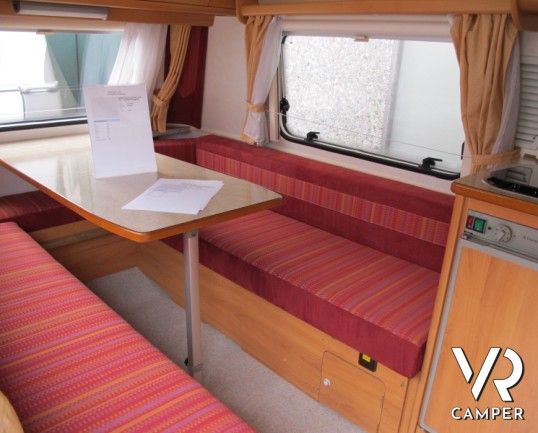 Eriba Touring Puck 120 GT: caravan compatta con solo 650 kg di peso, trainabile con qualsiasi autovettura.