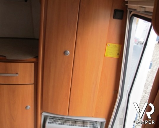 Eriba Touring Puck 120 GT: caravan compatta con solo 650 kg di peso, trainabile con qualsiasi autovettura.