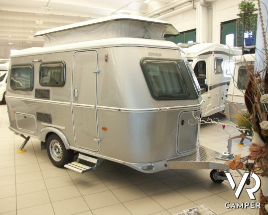 Eriba Touring 430 Silver Edition: caravan nuova 3 posti con tetto a soffietto in versione silver edition con lamiera liscia.