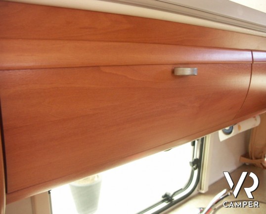 Hymer Eriba Troll 550: caravan con tetto a soffietto con quattro posti letto