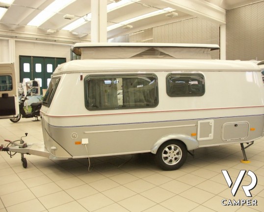 Hymer Eriba Troll 550: caravan con tetto a soffietto con quattro posti letto