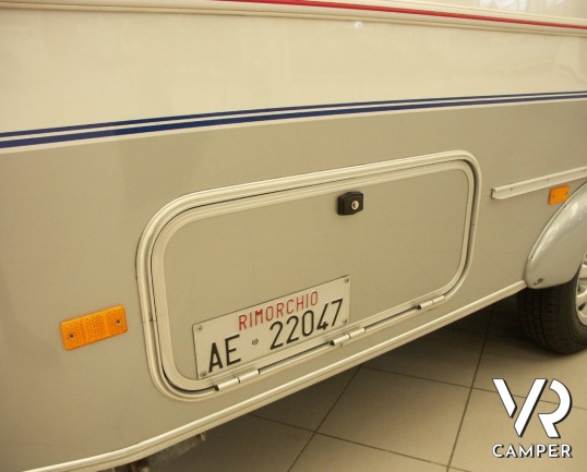 Hymer Eriba Troll 550: caravan con tetto a soffietto con quattro posti letto