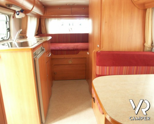 Hymer Eriba Troll 550: caravan con tetto a soffietto con quattro posti letto