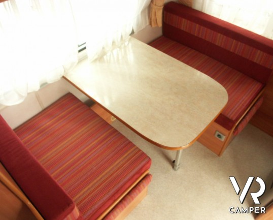 Hymer Eriba Troll 550: caravan con tetto a soffietto con quattro posti letto