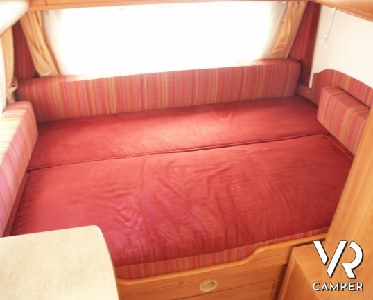 Hymer Eriba Troll 550: caravan con tetto a soffietto con quattro posti letto