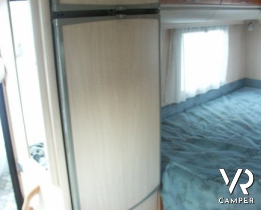 Fleurette Migrateur 67LG: camper semintegrale usato recente, con 4 posti letto, dinette avanzata ccon divano laterale e letto alla francese posteriore