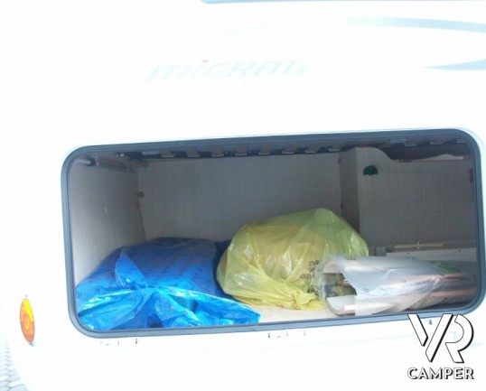 Fleurette Migrateur 67LG: camper semintegrale usato recente, con 4 posti letto, dinette avanzata ccon divano laterale e letto alla francese posteriore