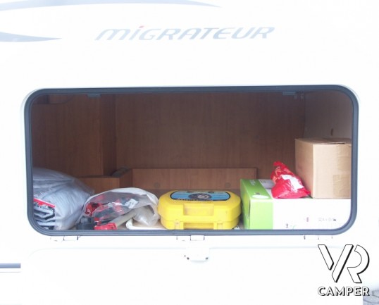 Fleurette Migrour 67LG: camper usato di fascia alta, con letto alla francese posteriore e ampia dinette anteriore.