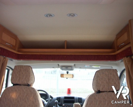 Fleurette Migrour 67LG: camper usato di fascia alta, con letto alla francese posteriore e ampia dinette anteriore.