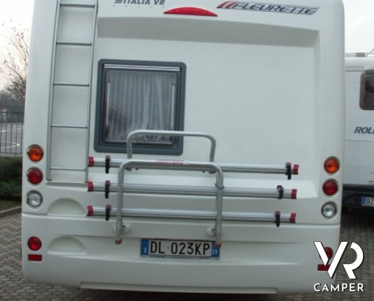 Fleurette Migrour 67LG: camper usato di fascia alta, con letto alla francese posteriore e ampia dinette anteriore.