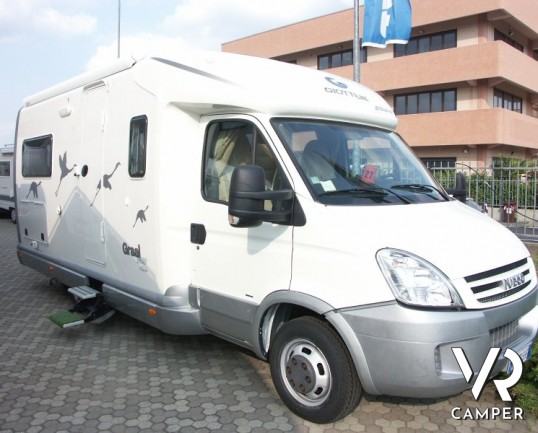 Giottiline Graal Y400 Classic: camper usato semintegrale su meccanica iveco 177cv e portamoto