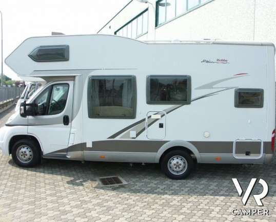 HOBBY TOSKANA 615: camper mansardato usato a Torino con letti a castello posteriori