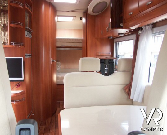 HOBBY TOSKANA 615: camper mansardato usato a Torino con letti a castello posteriori