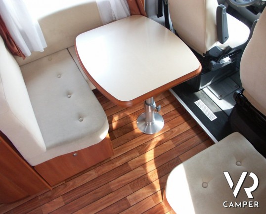 HOBBY TOSKANA 615: camper mansardato usato a Torino con letti a castello posteriori