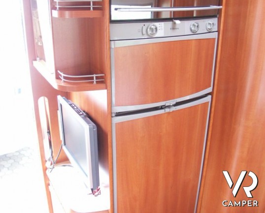 HOBBY TOSKANA 615: camper mansardato usato a Torino con letti a castello posteriori