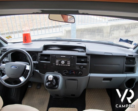 Hobby Van T60: camper semintegrale compatto con garage su meccanica Ford a trazione anteriore, in ottime condizioni.