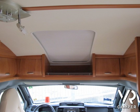 Hobby Van T60: camper semintegrale compatto con garage su meccanica Ford a trazione anteriore, in ottime condizioni.