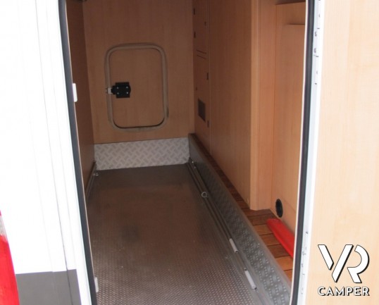 Hobby Van T60: camper semintegrale compatto con garage su meccanica Ford a trazione anteriore, in ottime condizioni.