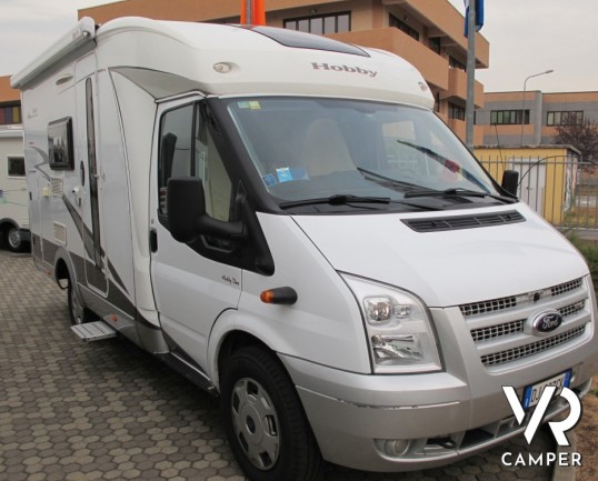 Hobby Van T60: camper semintegrale compatto con garage su meccanica Ford a trazione anteriore, in ottime condizioni.