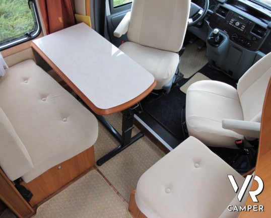 Hobby Van T60: camper semintegrale compatto con garage su meccanica Ford a trazione anteriore, in ottime condizioni.