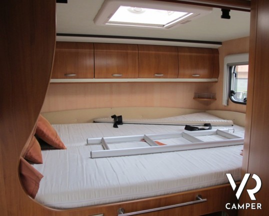 Hobby Van T60: camper semintegrale compatto con garage su meccanica Ford a trazione anteriore, in ottime condizioni.