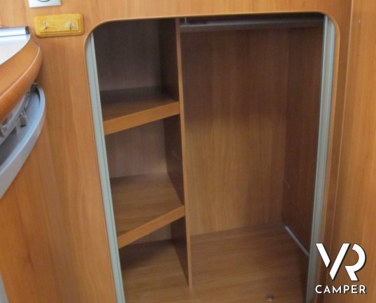 Hobby Van T60: camper semintegrale compatto con garage su meccanica Ford a trazione anteriore, in ottime condizioni.