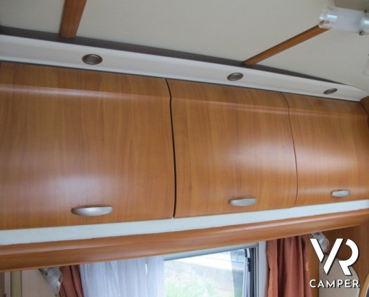 Hobby Van T60: camper semintegrale compatto con garage su meccanica Ford a trazione anteriore, in ottime condizioni.