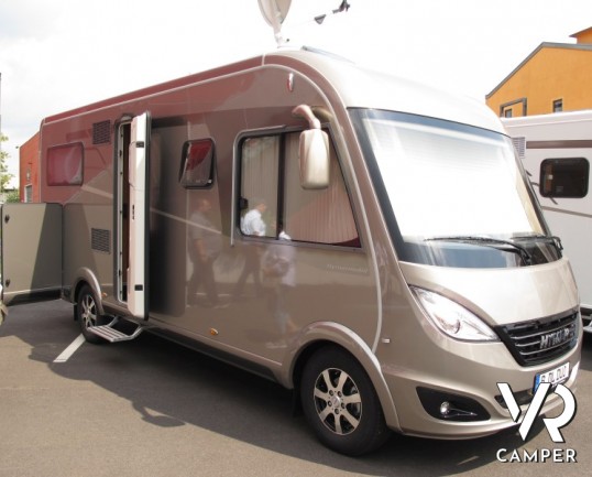 Hymer B 534 DL Duomobil: versione speciale nella classe Dynamic Line con il Duomobil, dinette a ferro di cavallo posteriore e garage