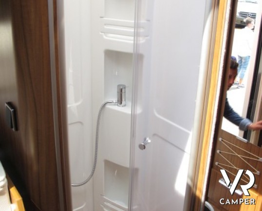 Hymer B 534 DL Duomobil: versione speciale nella classe Dynamic Line con il Duomobil, dinette a ferro di cavallo posteriore e garage