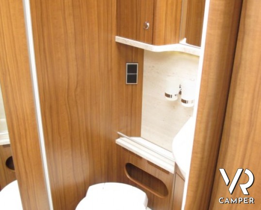 Hymer B 534 DL Duomobil: versione speciale nella classe Dynamic Line con il Duomobil, dinette a ferro di cavallo posteriore e garage