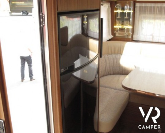 Hymer B 534 DL Duomobil: versione speciale nella classe Dynamic Line con il Duomobil, dinette a ferro di cavallo posteriore e garage