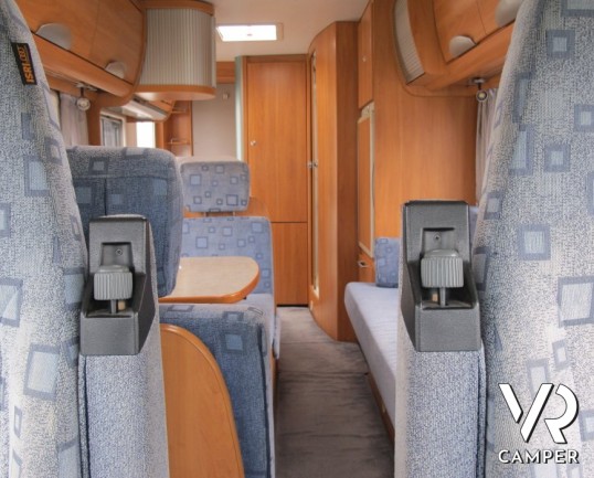 Hymer B-Klasse 544: camper motorhome Hymer usato in offerta a Torino con doppio pavimento passante, divano fronte dinette e di dimensioni contenute