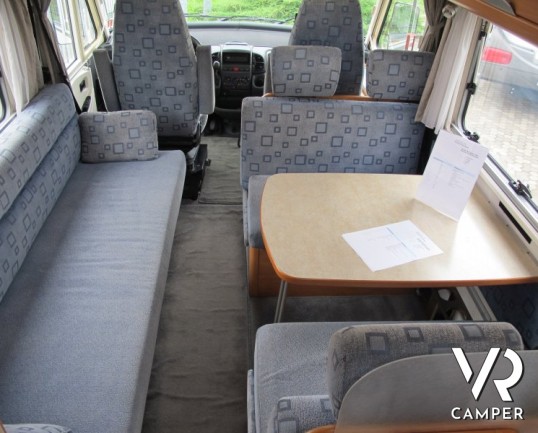 Hymer B-Klasse 544: camper motorhome Hymer usato in offerta a Torino con doppio pavimento passante, divano fronte dinette e di dimensioni contenute