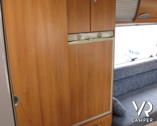 Hymer B-Klasse 544: camper motorhome Hymer usato in offerta a Torino con doppio pavimento passante, divano fronte dinette e di dimensioni contenute