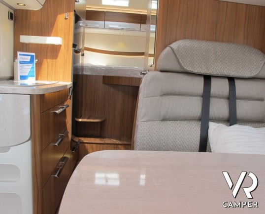 Hymer B 504 DL: nuova generazione di motorhome di fascia lusso, studiati nel dettaglio per ridurne il peso in marcia e aumentarne il carico utile.