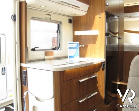 Hymer B 504 DL: nuova generazione di motorhome di fascia lusso, studiati nel dettaglio per ridurne il peso in marcia e aumentarne il carico utile.