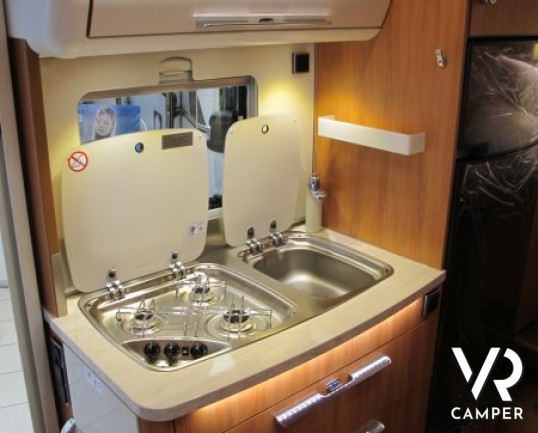 Hymer B 504 DL: motorhome di lusso Hymer con garage, 3 posti letto, full optional.